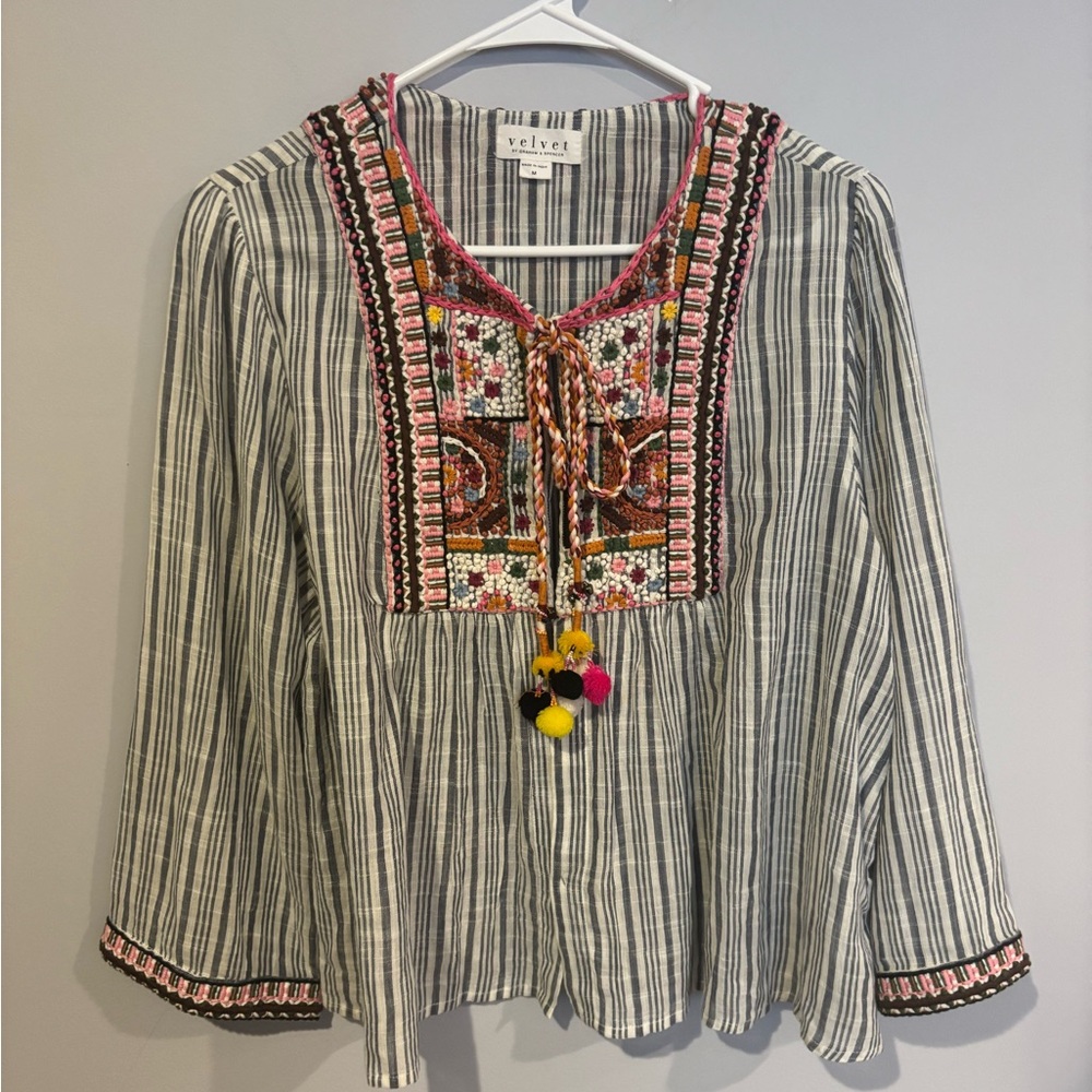 Velvet by Graham & Spencer White and Red Cuffed Sleeve Blouse